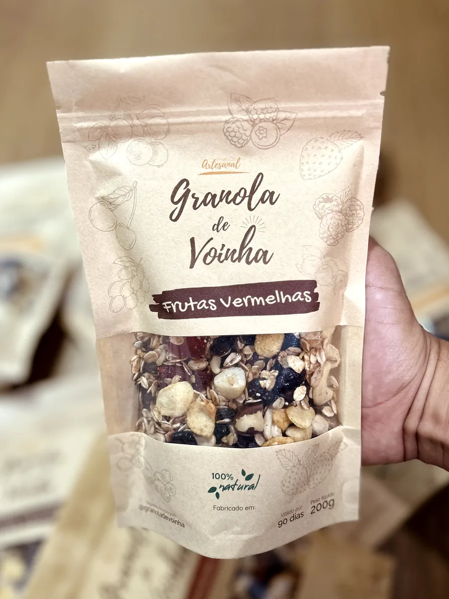 Granola artesanal Frutas Vermelhas com blueberry, cranberry e morango fresco