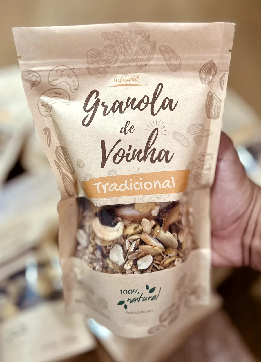 Granola Tradicional artesanal com aveia integral, castanhas crocantes e mel puro da Granola de Voinha
