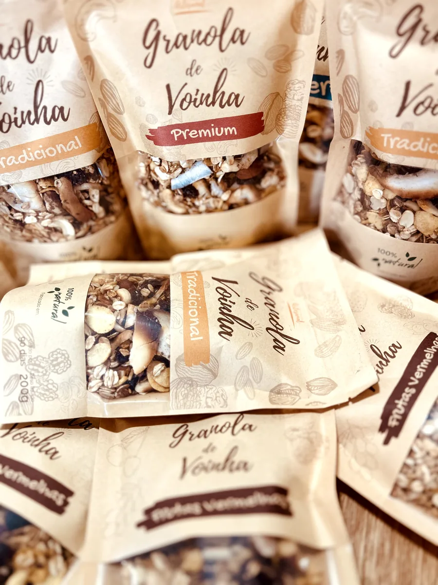 Variedade de granolas artesanais da Granola de Voinha em Aracaju
